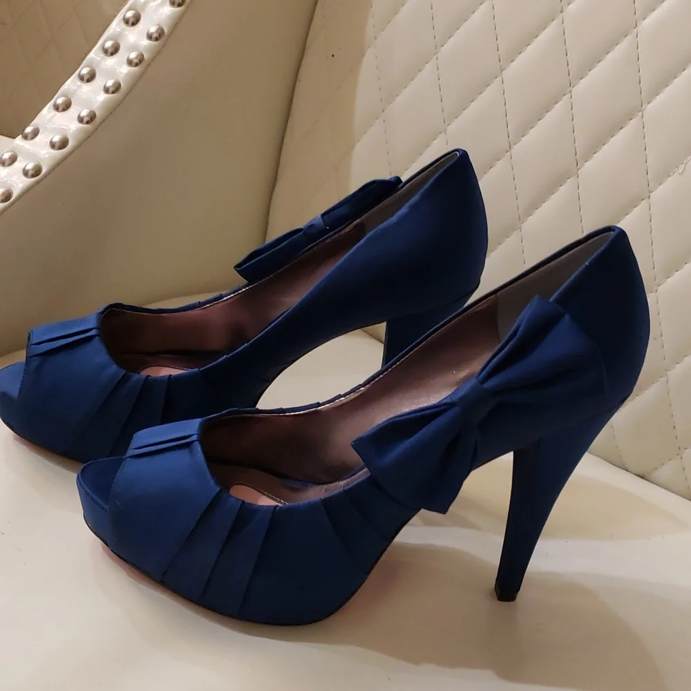 Beautiful royal blue shoes brand new never used - Picture 2 of 8